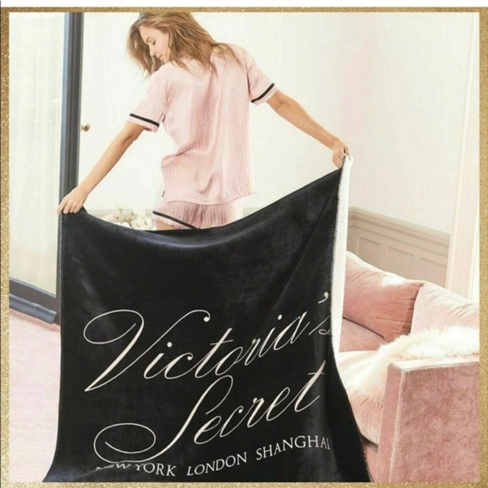 VICTORIAS SECRET SHERPA BLANKET